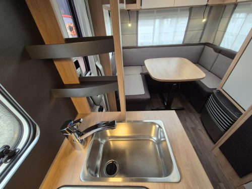 Knaus Sport Platinum 500 EU U-shaped dinette + single beds  photo: 12