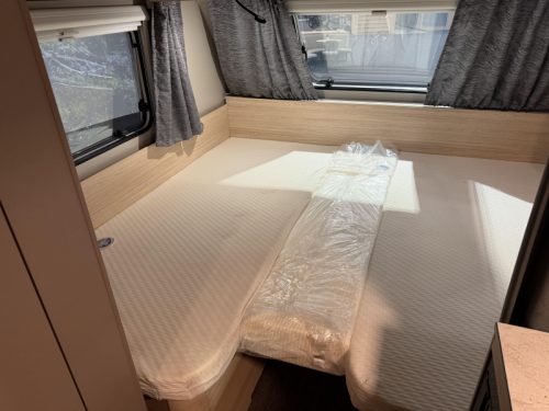 Weinsberg CaraLife 470 EU Einzelbetten / Dinette Foto: 8