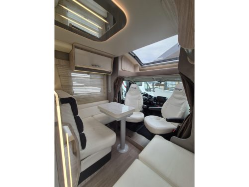 Elnagh T-Loft 450 Transverse bed and pop-up bed photo: 9