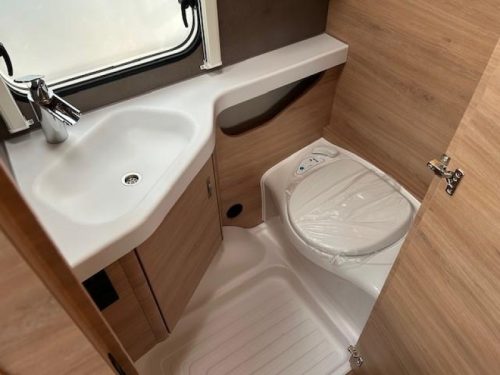 Knaus Sudwind Black Selection 420 QD photo: 2
