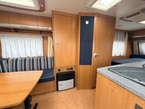 Dethleffs Camper Lifestyle 590 S Queensbed Airco Zelt Foto: 3