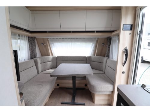 Hobby De Luxe 460 LU Autark / Einzelbetten Foto: 7