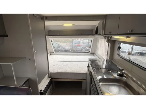 Beyerland Sprinter 430 TM dinette fixed bed toilet  photo: 10