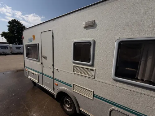 Eifelland Sunshine 460 Vorzelt+Reserverad Foto: 2