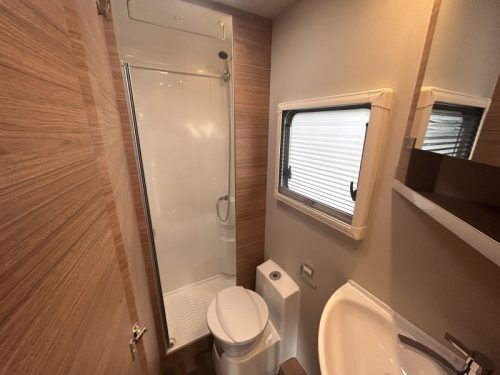 Weinsberg CaraSuite MF Franz&ouml;sisches Bett, Airco 230 Foto: 14