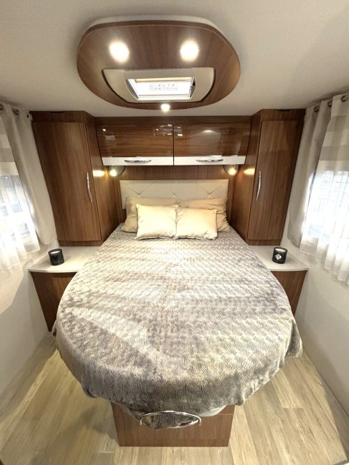 Pilote Sensation 700 P QUEENSBED 6.99M XXL GARAGE CONSTRUCT photo: 2