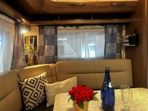 Hobby De Luxe 495 UL mover, awning photo: 2