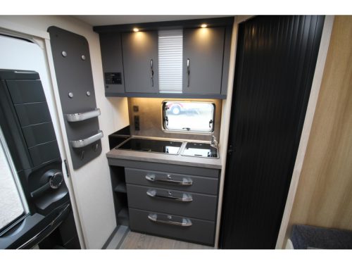 Hobby De Luxe 460 SFF Queensbed photo: 12