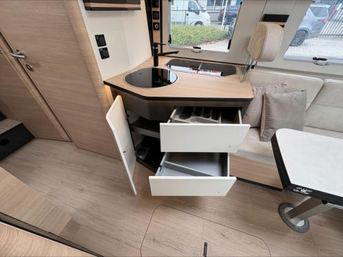 Rapido 866 F Optimum Line NO POP-TOP ROOF photo: 9