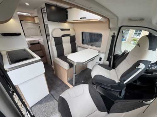 mooveo Van 63 EB Automaat Super luxe 180pk Foto: 12