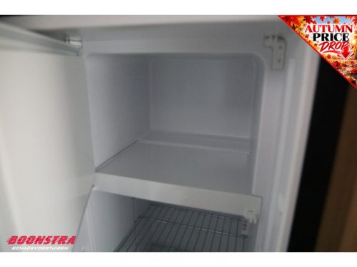 Eriba Touring 630 Legend Hefdak Luifel Dwarsbed Comfort Design Vloerverwarming foto: 16