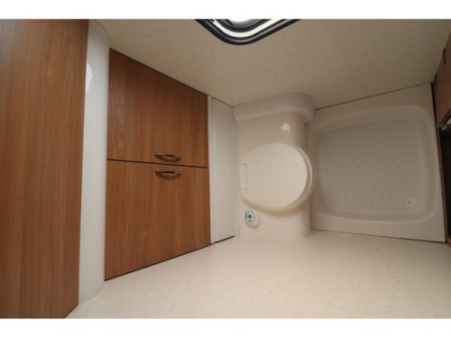 Hobby De Luxe 400 SFE Mover / Awning photo: 19