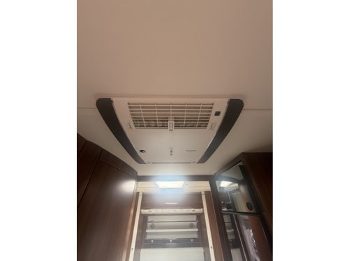 Fendt BRILLANT 650 in new condition Queen bed awning Thule mover Truma xt screen door leather TV roof air conditioning Truma large roof hatch oven xxl refrigerator photo: 17
