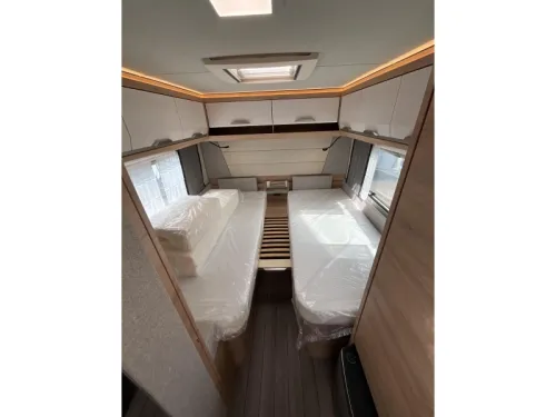 Knaus Sudwind Black Selection 540 UE ENKELE BEDDEN-XL KOELKAST Foto: 10