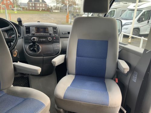 VW Westfalia California 2.5 TDi 130 HP, 5 Seats, 4 Berths, Elektr. pop-top roof / side door, Year of manufacture 2006 Motorhome Centre On the Road at the Noorderringweg 4 in Marum. photo: 6