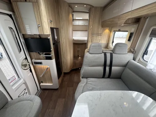 Hymer B698 Queensbed L-Sitzgruppe 150PS TV Foto: 5