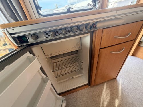 Knaus Blue Line 400 TK Bunk bed, 2x Seating & Awning photo: 10