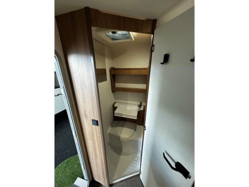 Caravelair Alba 390 stabiliser coupling  photo: 10