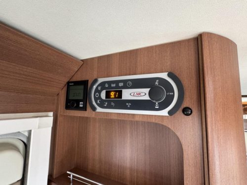 LMC I735 Explorer Automatik Einzelbetten Hubbett Solarpanel Maxxfan Construct Foto: 22