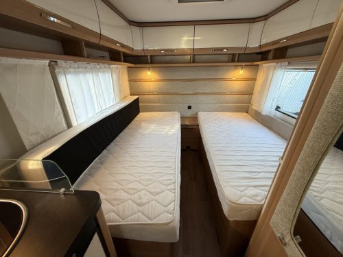 LMC Musica 490 E 2 BERTHS U-SHAPED SEATING MOVER TOP photo: 9