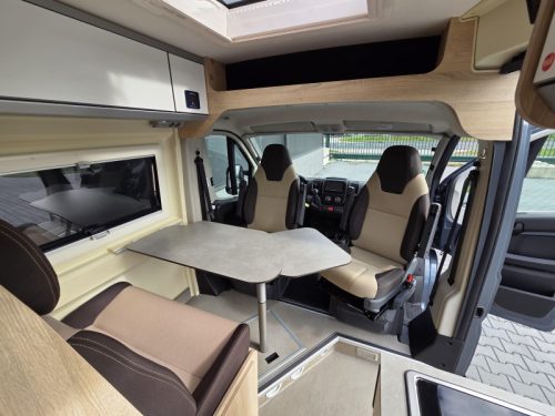 Clever Celebration 600 Fourgon am&eacute;nag&eacute; Busbiker 260W Panneau solaire photo : 1