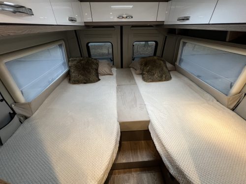 P&ouml;ssl Roadcruiser 640D LITS JUMEAUX BO&Icirc;TE AUTOMATIQUE 9 VITESSES 2025 photo : 2
