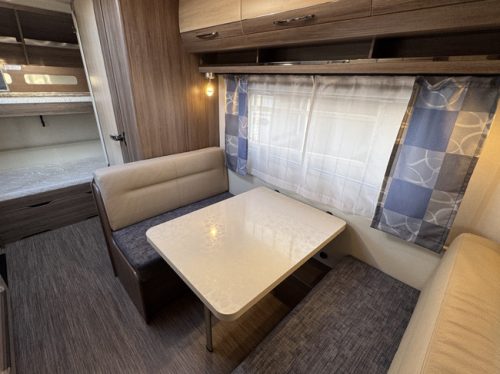 Hobby De Luxe 490 KMF met STAPELBED **6 Slaapplaatsen/Mover/1e eigenaar//Lichtmetalen velgen black/2x zonnepaneel/Autark/Nette caravan foto: 22