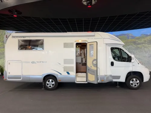 Rimor Europeo 69 PLUS Queensbed / Levelsysteem Foto: 1
