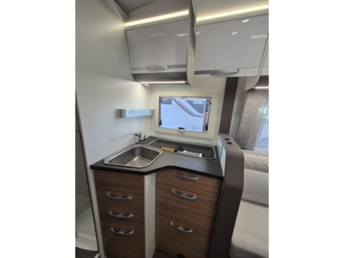 Adria Matrix 640 DC Face to face 2021 photo: 10