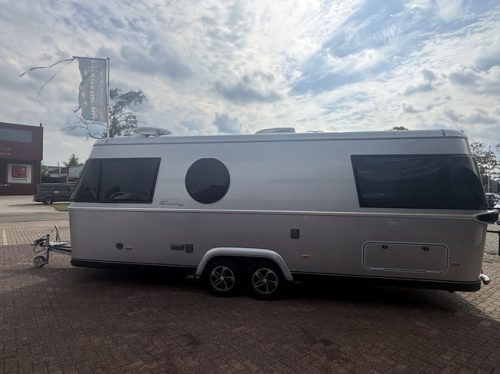 Eriba T 820 (TOURING 820) full options EP level systeem lengte bedden XT mover Truma zonnepanelen 2x dakairco Dometic elktr schotel foto: 5