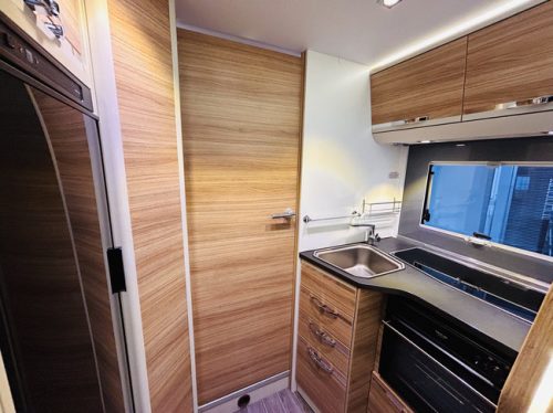 Adria CORAL S 670SL PLUS , Automaat, L&auml;ngsbetten, Origineel Nederlands, 1e eigenaar foto: 16