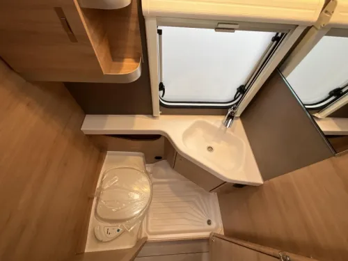 Knaus Sudwind Black Selection 460 EU MOVER-THULE LUIFEL-VLOERV foto: 14