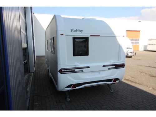 Hobby De Luxe 400 SFE French bed & tall refrigerator photo: 3