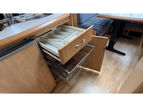 Hobby De luxe Easy 450 UF Querbett Rundsitzgruppe Toilette Foto: 9