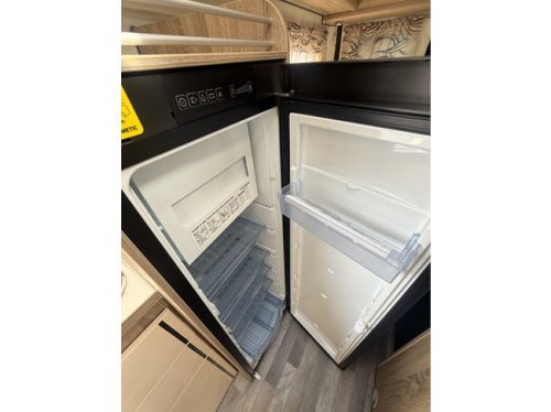 Karmann dexter 625 automatic 150 hp camper van length beds air conditioning leather awning tow bar alloy wheels 16 inch remis pleated blinds photo: 18