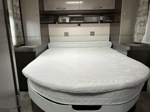 Hobby Optima Premium 65 GQ Queensbett & Hubbett Foto: 5