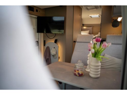 LMC Tracer 690EL model 2027 single beds photo: 9