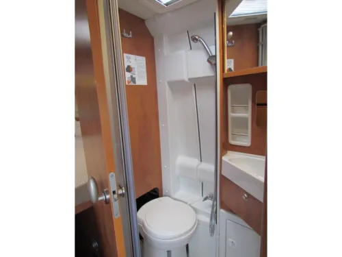 Malibu Van Comfort 600 DB Transverse bed, Automatic photo: 5