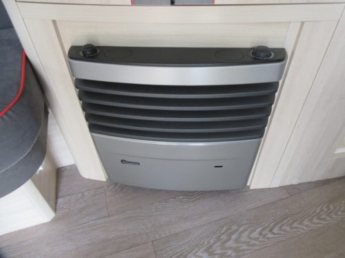 Hobby De Luxe 495 UL WITH FIXED AWNING AND MOVER photo: 14