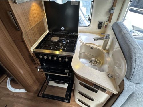 Hymer B 704 PL 3.0 M-JET 180 PK AUTOMAAT foto: 14