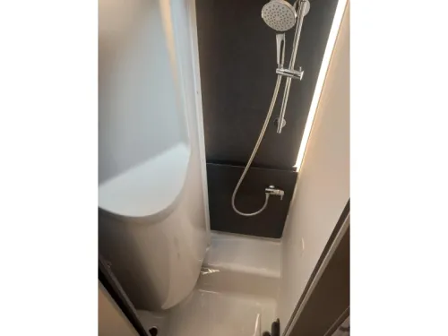 Adria Compact Supreme DL 2027 automaat  foto: 16