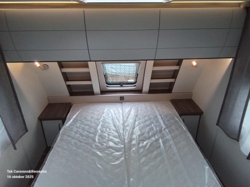 Hobby Excellent Edition 540 UFF with queen bed photo: 8