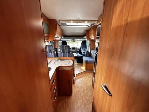 Hymer Tramp 664 SL Transverse bed/XXL garage/2007 photo: 7