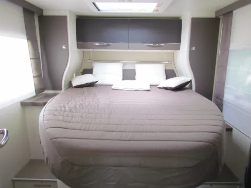Chausson 7118 XLB Queenbed, Hubdach Foto: 3