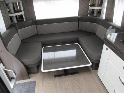 Hobby Prestige 560 UL RONDZIT HOGE KOELKAST Foto: 11