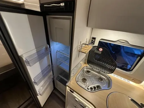 Hymer Tramp S 585 CAMA ABATIBLE + CAMAS INDIVIDUALES foto: 12