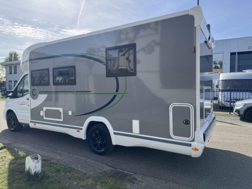 Chausson Etape Line 788 French bed pop-top roof photo: 10