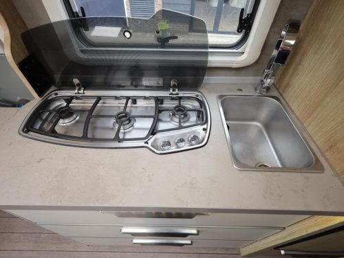 Knaus Sky TI 650 MEG single beds | towbar photo: 6