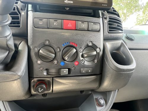 Laika Ecovip 715 SINGLE BEDS+POP-TOP ROOF MOTOR AIR CONDITIONING TOW HITCH photo: 16