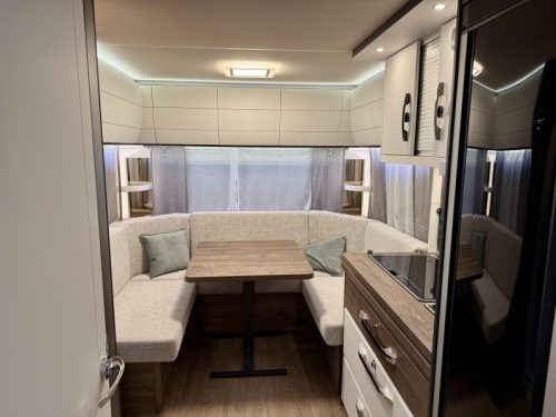 Hobby Excellent Edition 540 UL 1800 kg, aufklappbares Bett Foto: 9